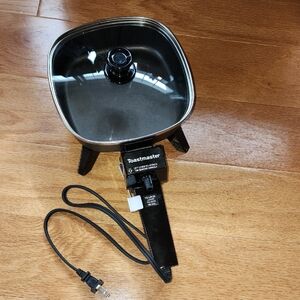 6 " Toastmaster Black Electric Skillet with Glass Lid